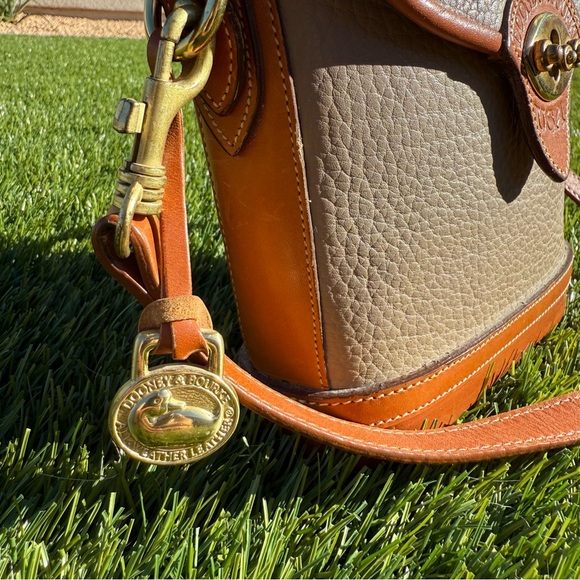 Vintage Dooney & Bourke Cavalry Spectator Crossbody Bag Leather Taupe and Tan - Picture 3 of 16